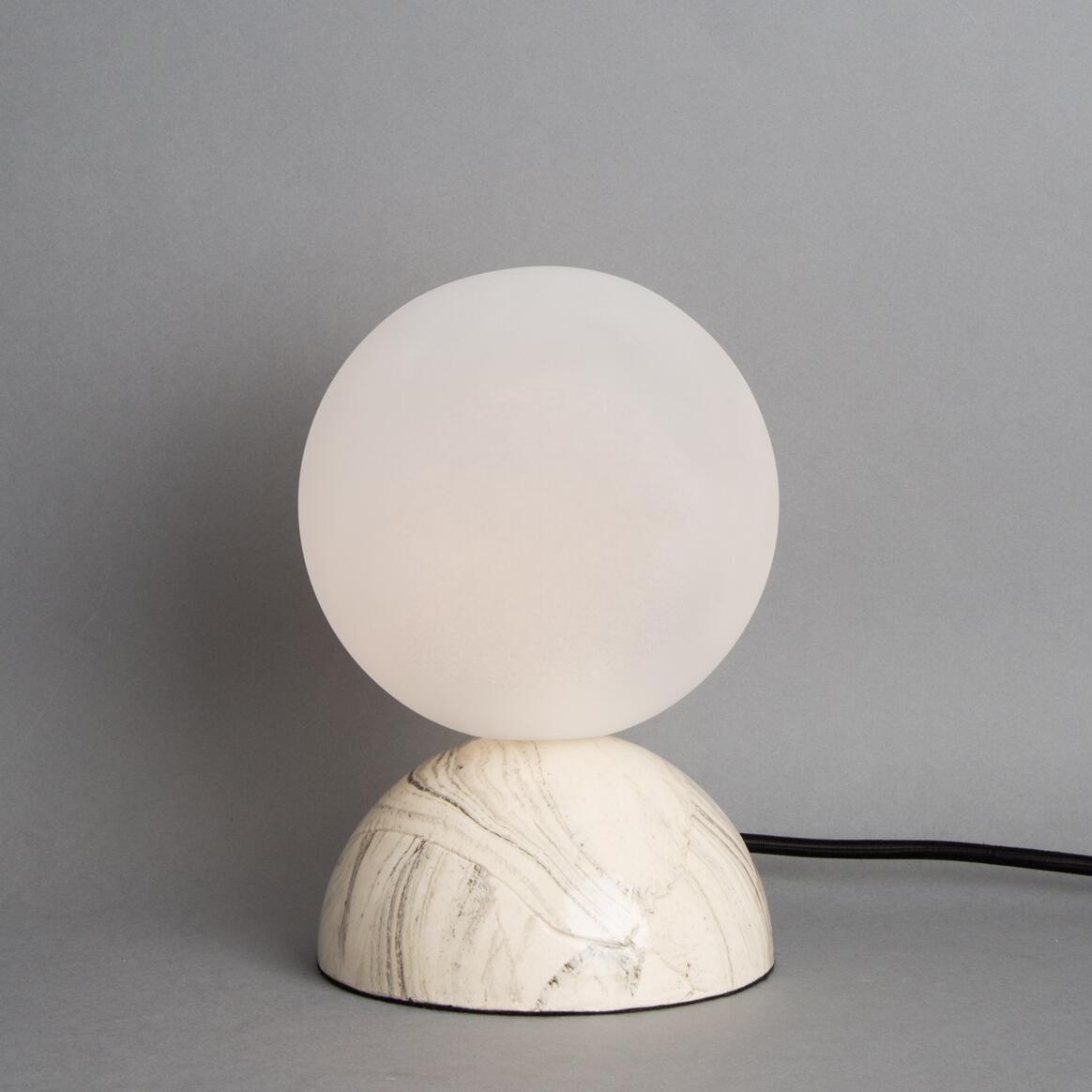 Lampe de table boule en verre céramique marbré Ovata