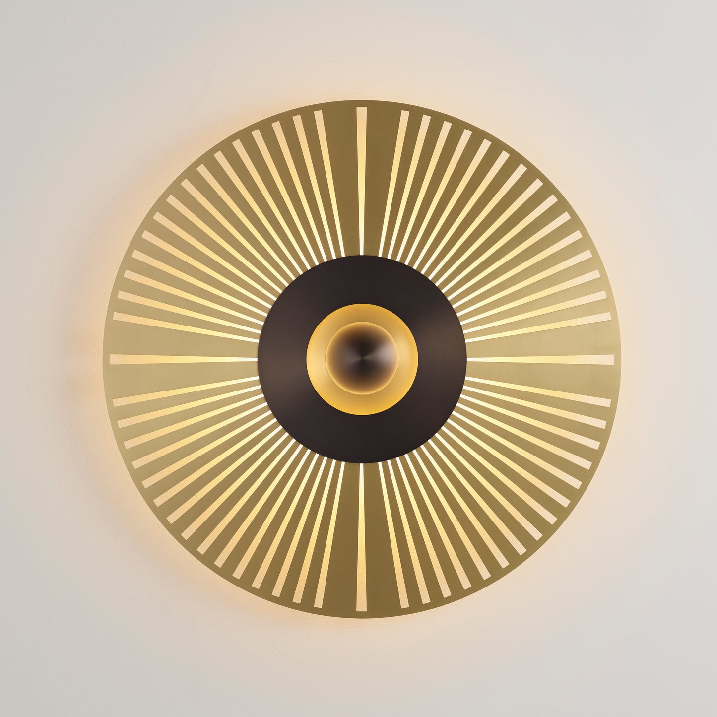 CVL Luminaires Eclat Atmos Wall Light
