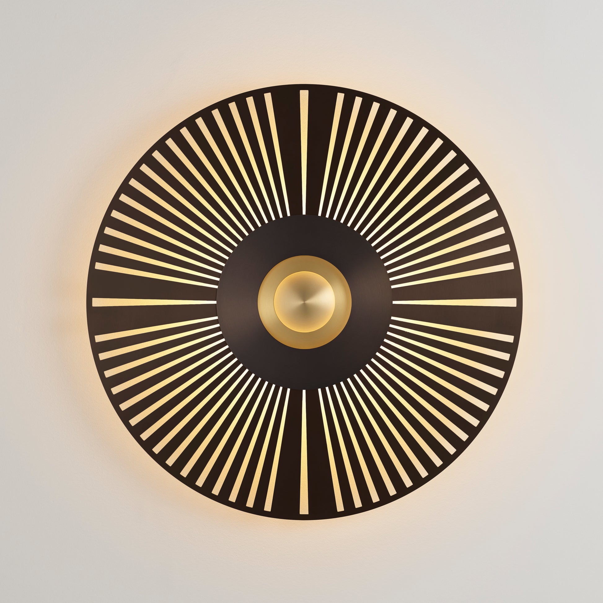 CVL Luminaires Eclat Atmos Wall Light