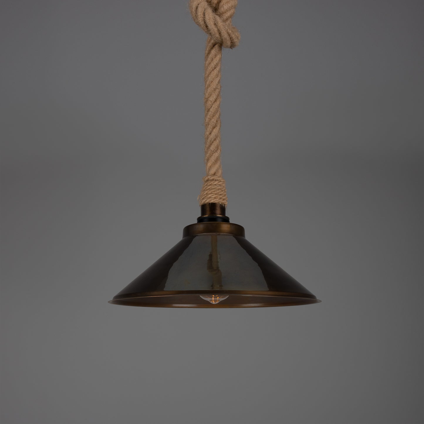 Suspension Naxos en corde de jute avec abat-jour en laiton vintage 38 cm IP65