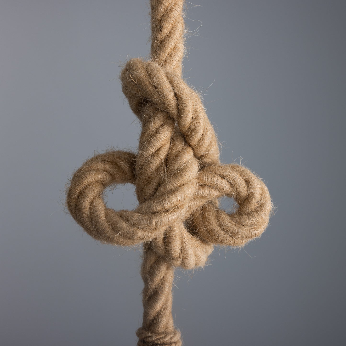 Suspension en corde de jute des Açores avec globe en verre opale 30 cm IP44