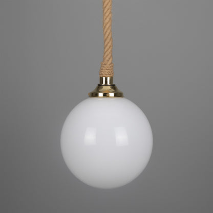 Suspension en corde de jute des Açores avec globe en verre opale 30 cm IP44