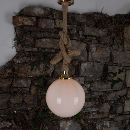 Suspension en corde de jute des Açores avec globe en verre opale 30 cm IP44