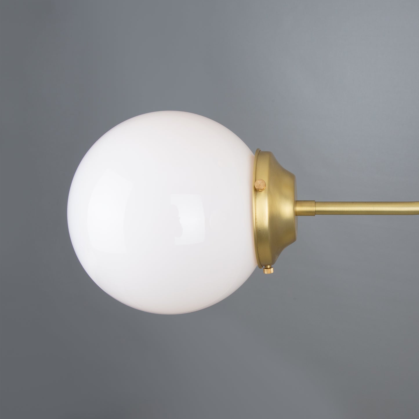 Lustre Hayes à globe en verre encastré, trois bras
