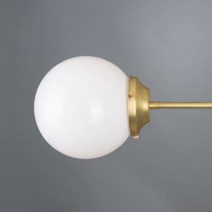 Lustre Hayes à globe en verre encastré, trois bras