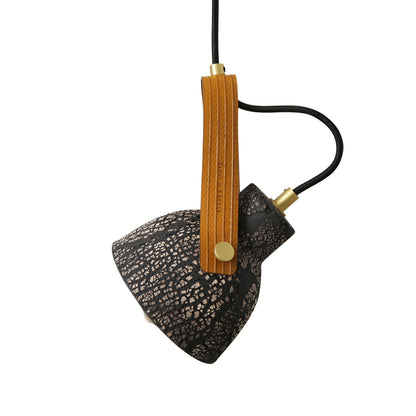 Pendentif en céramique Pera avec sangle de tuyau d'incendie récupérée