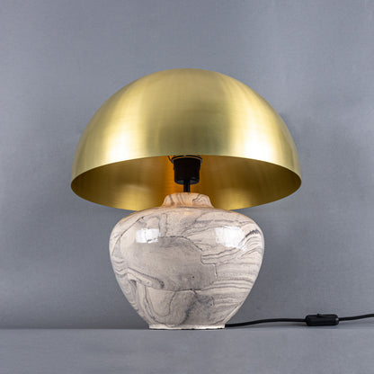 Lampe de table en céramique Lawson avec abat-jour en laiton.