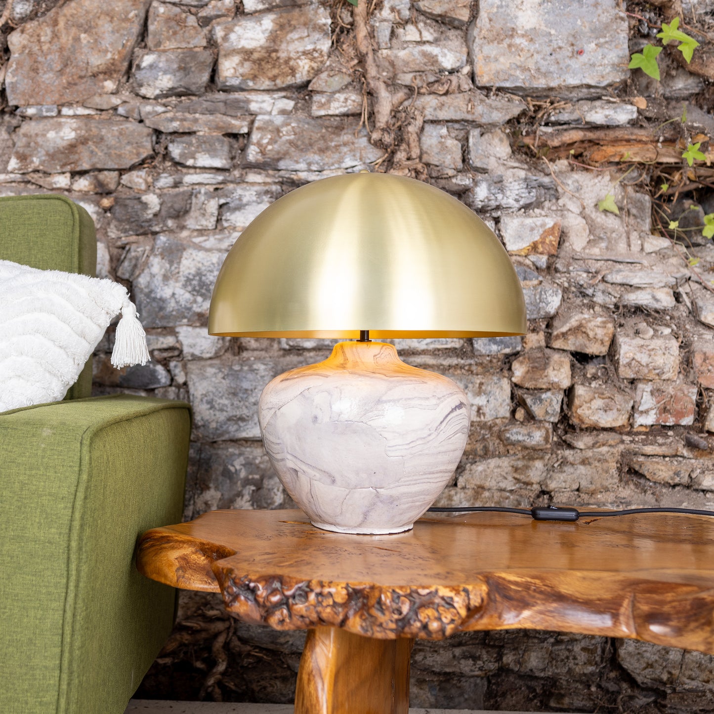 Lampe de table en céramique Lawson avec abat-jour en laiton.