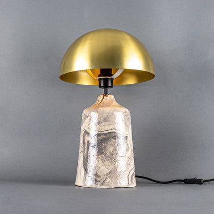 Lampe de table haute en céramique Cassia avec abat-jour en laiton