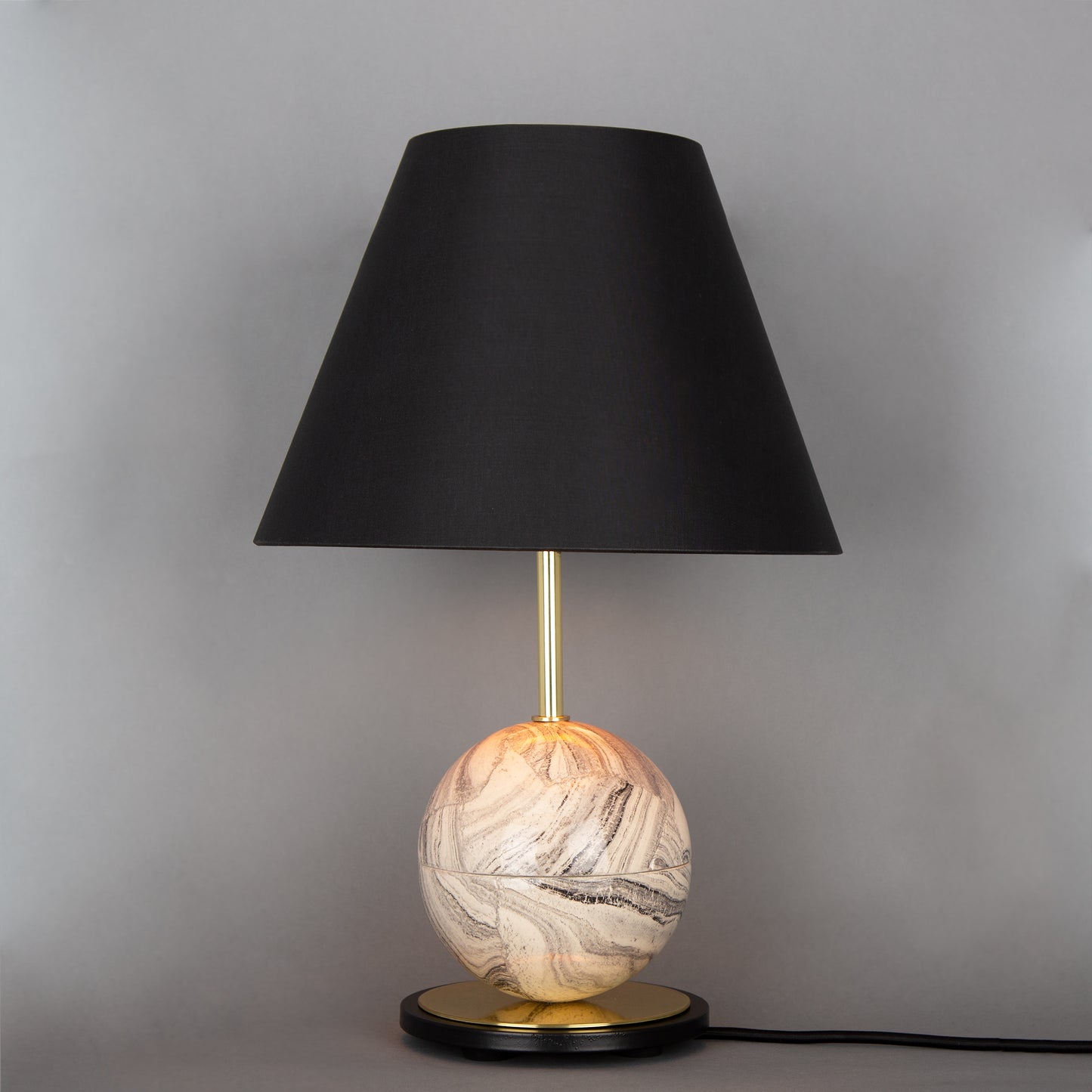 Lampe de table Byrd en céramique marbrée avec abat-jour en tissu