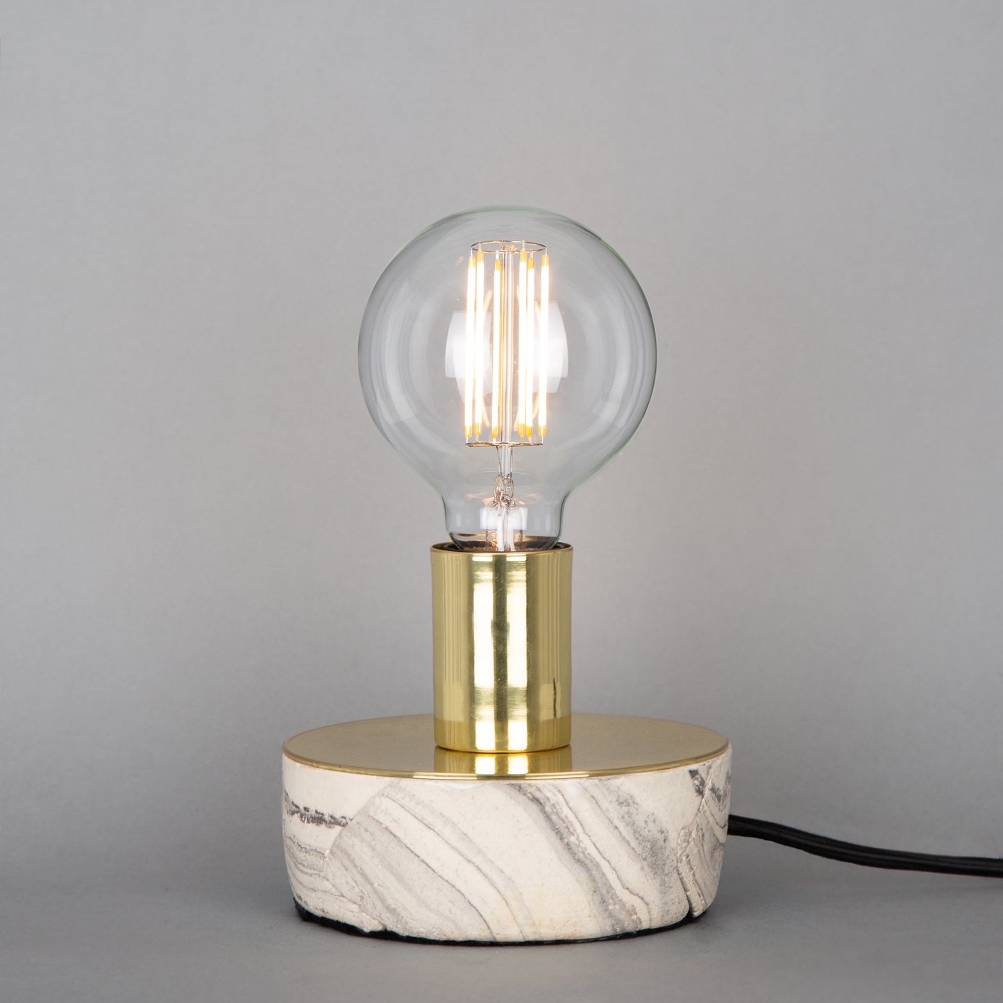 Lampe de table Fontana en céramique marbrée et laiton