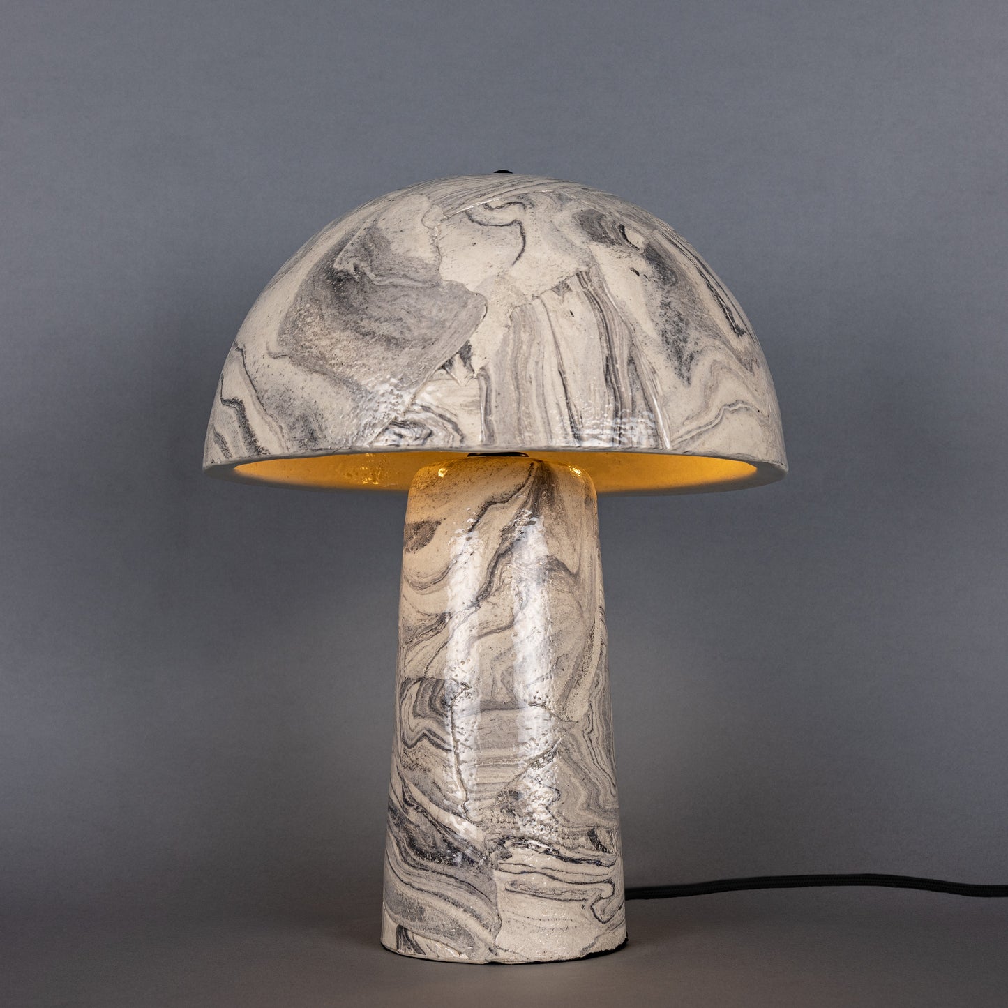 Lampe de table champignon en céramique marbrée Amanita