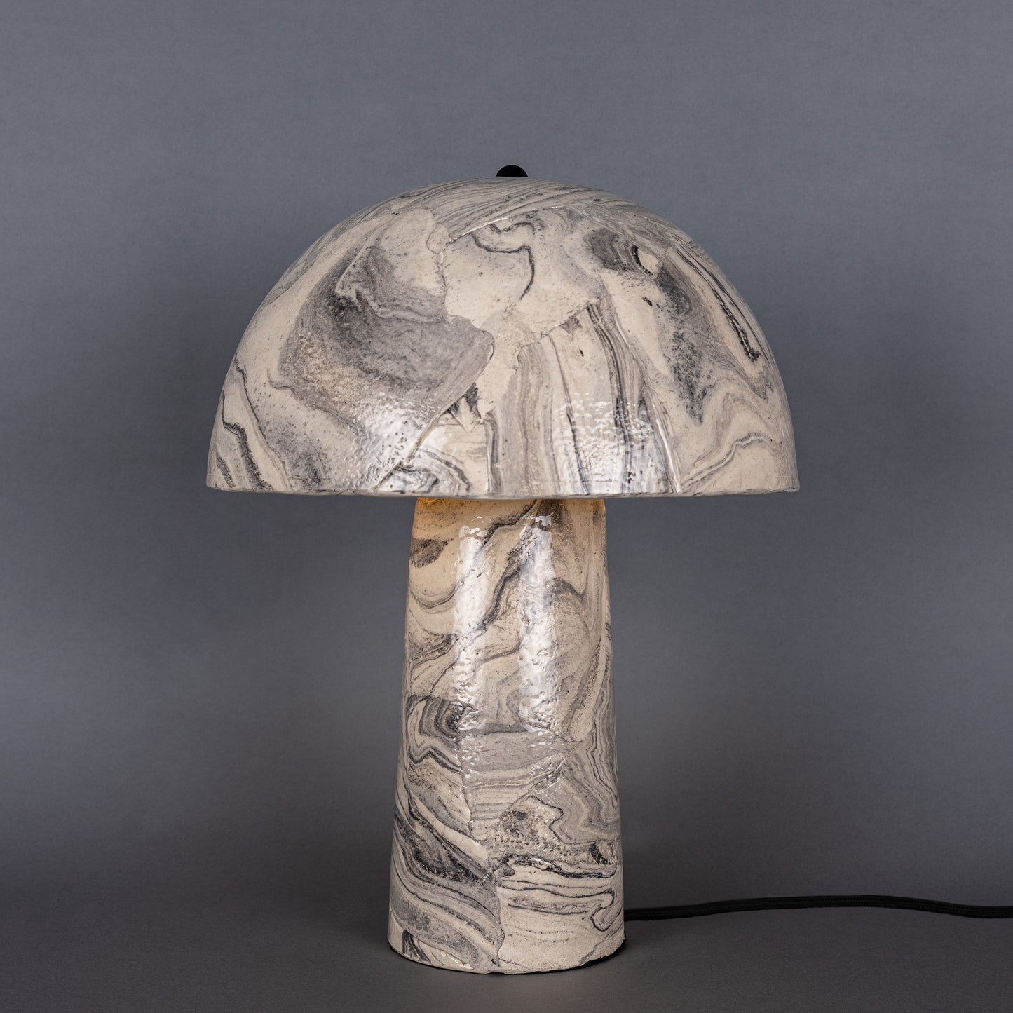Lampe de table champignon en céramique marbrée Amanita