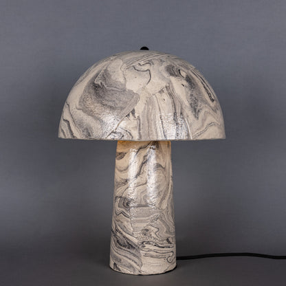 Lampe de table champignon en céramique marbrée Amanita