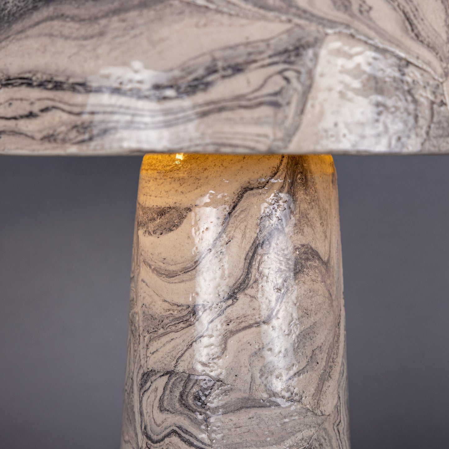 Lampe de table champignon en céramique marbrée Amanita