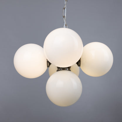 Lustre Yaoundé petit globe en opale, cinq lumières
