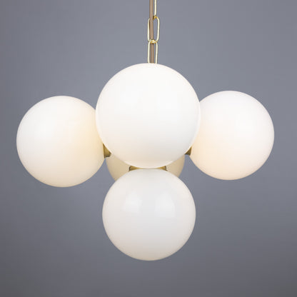 Lustre Yaoundé petit globe en opale, cinq lumières