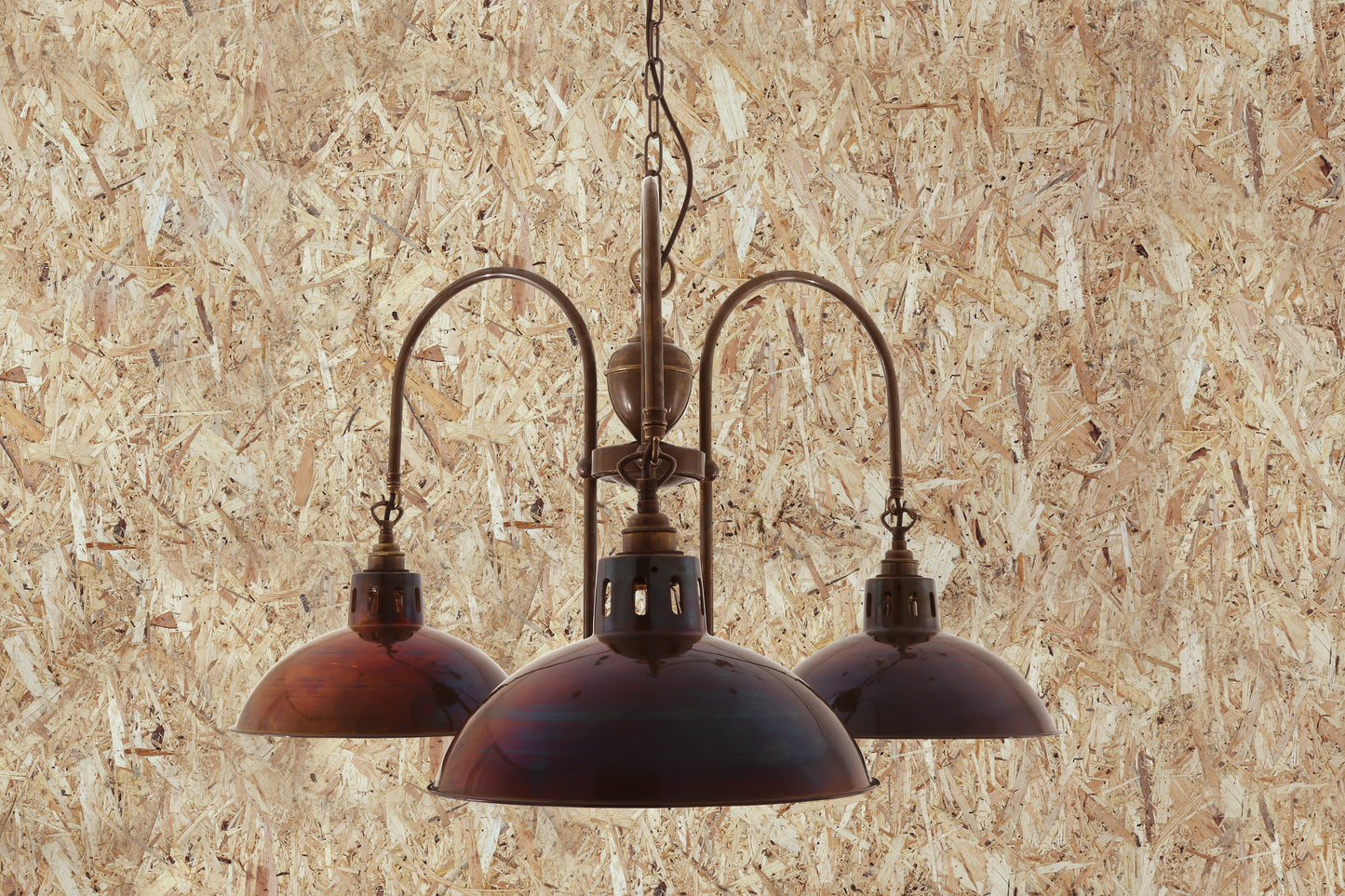 Lustre industriel en laiton Goiania, à trois bras