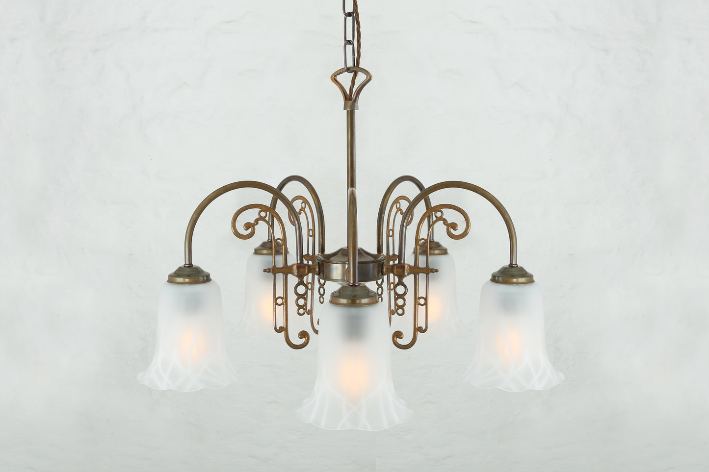 Lustre traditionnel Medan en laiton et verre, à cinq bras