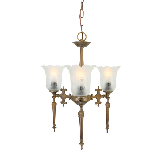 Lustre traditionnel Allen en laiton et verre, à trois bras