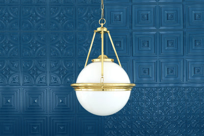 Lustre traditionnel Ardee à globe en opale