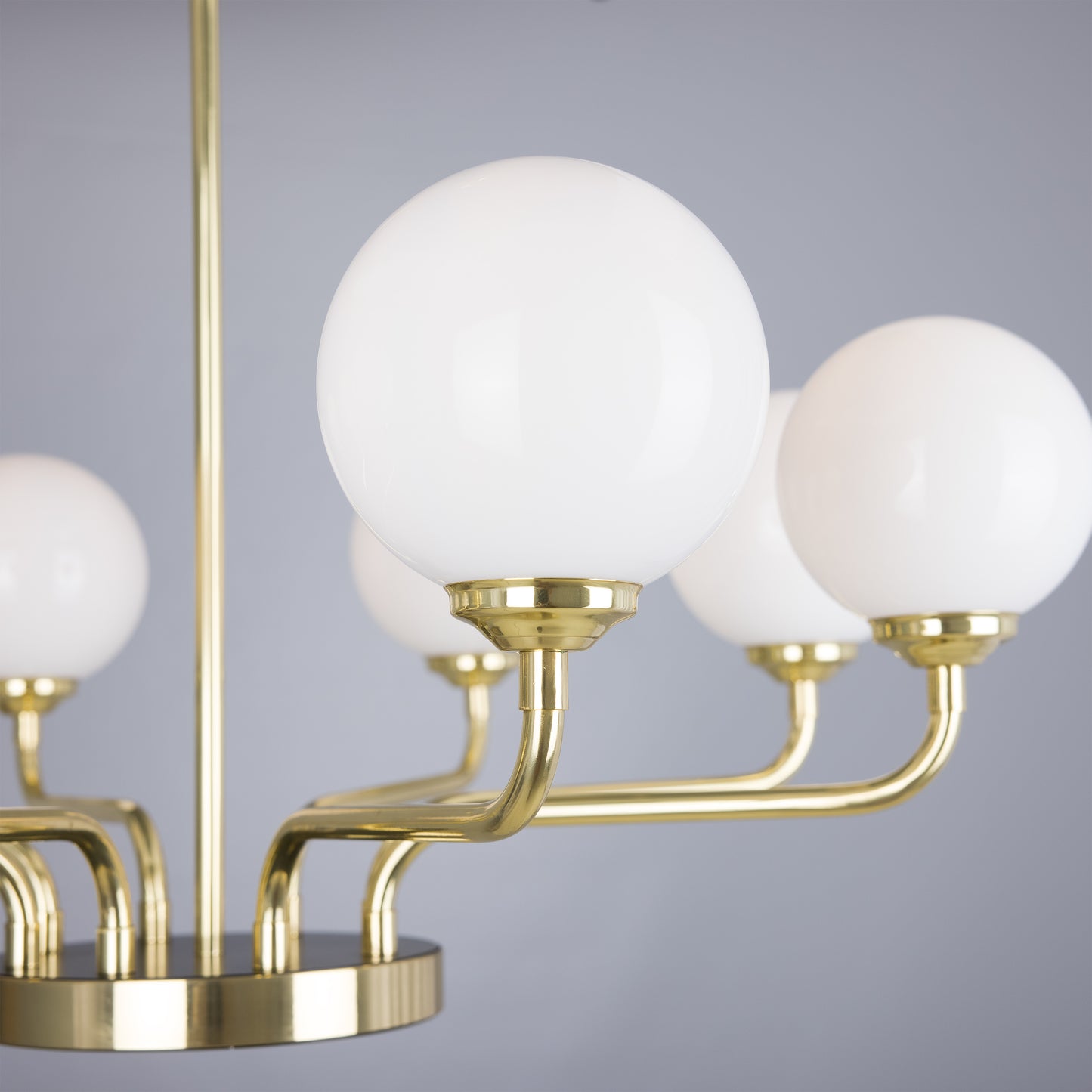 Lustre Branford en laiton et verre opale, à huit bras