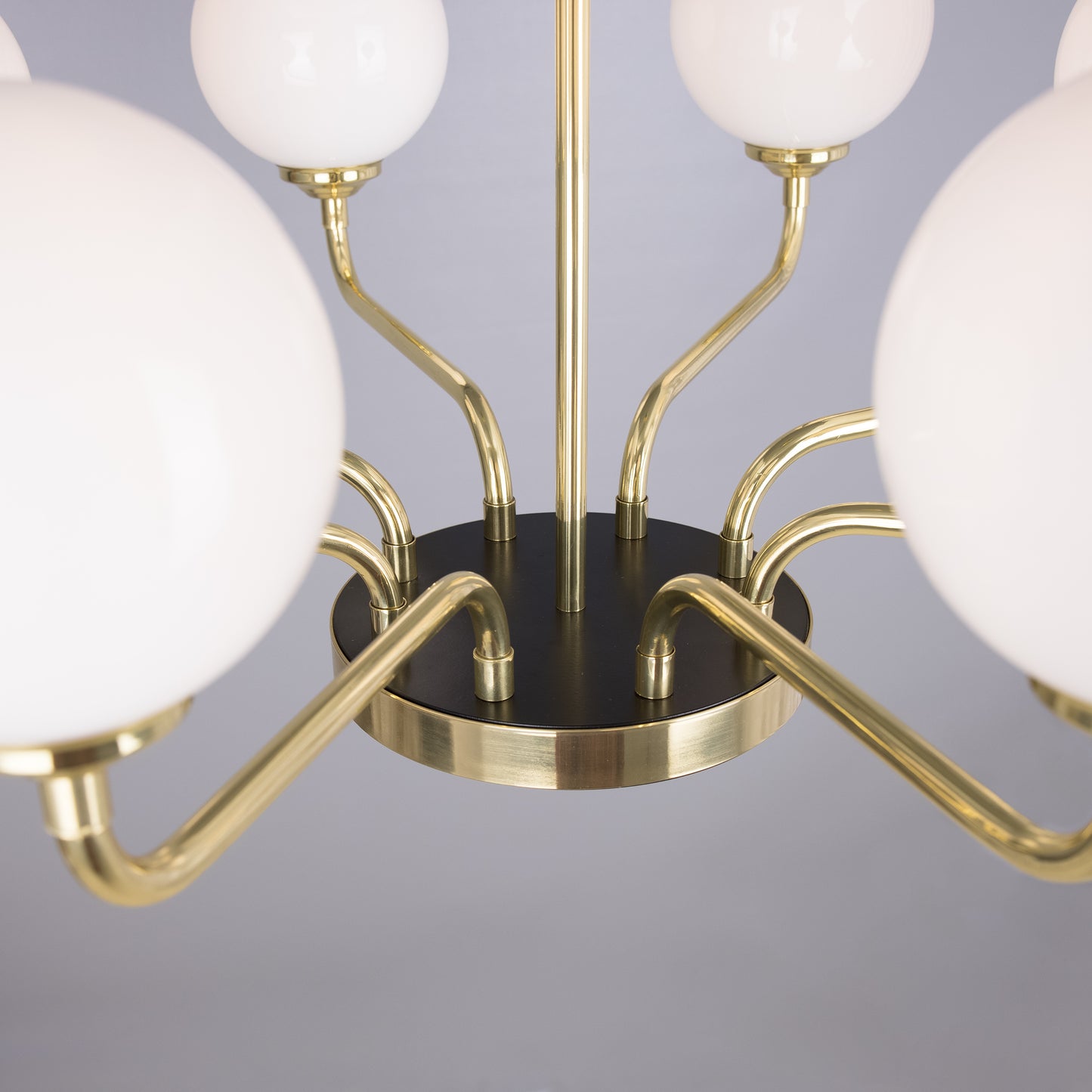 Lustre Branford en laiton et verre opale, à huit bras
