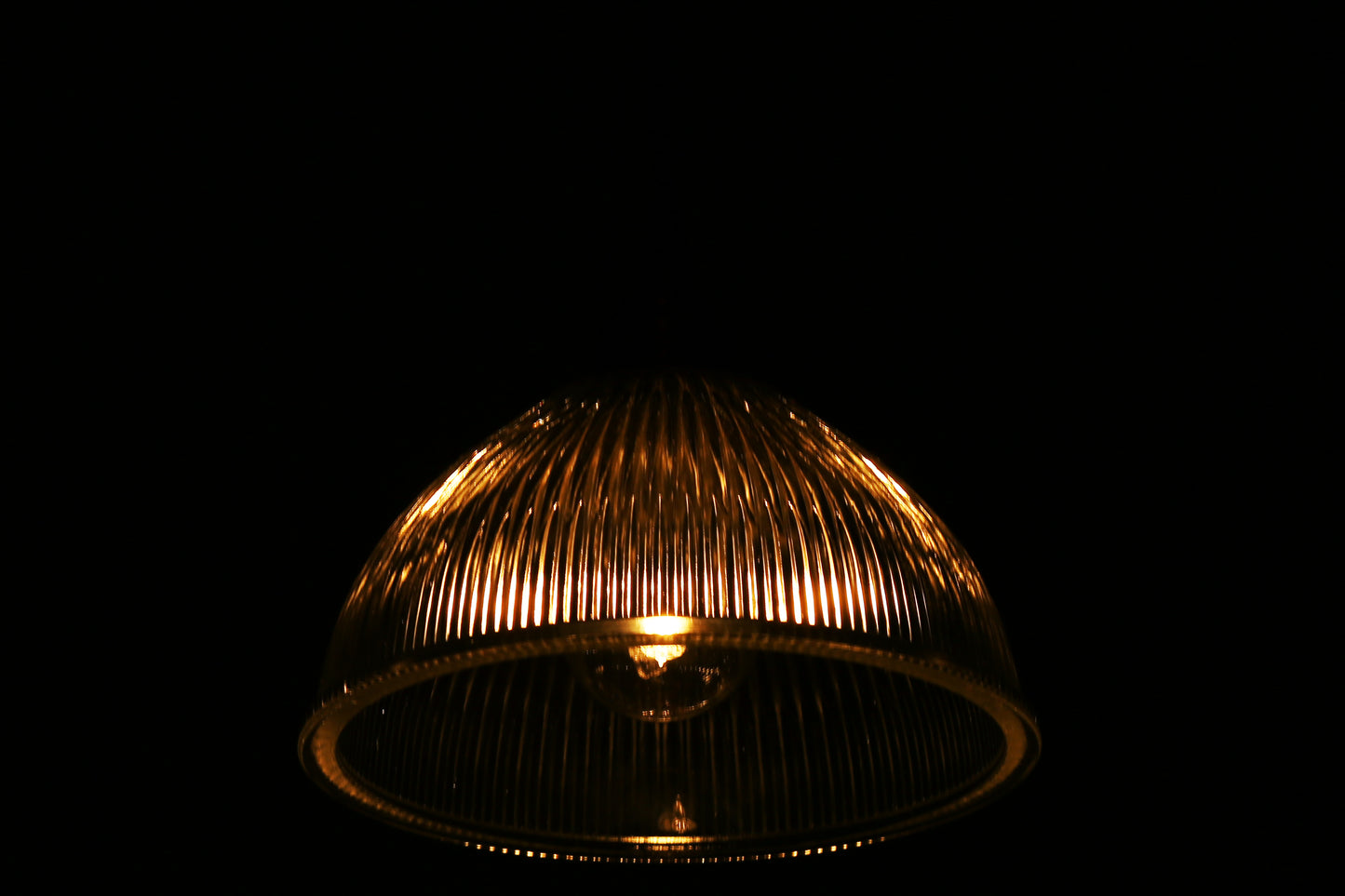 Suspension en verre holophane vintage Boston