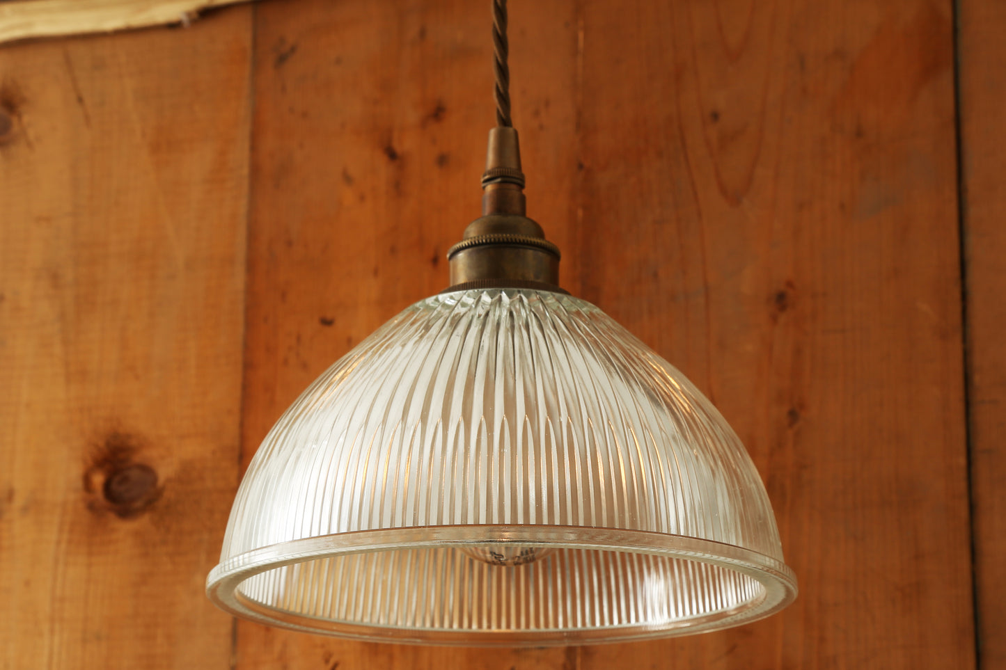 Suspension en verre holophane vintage Boston