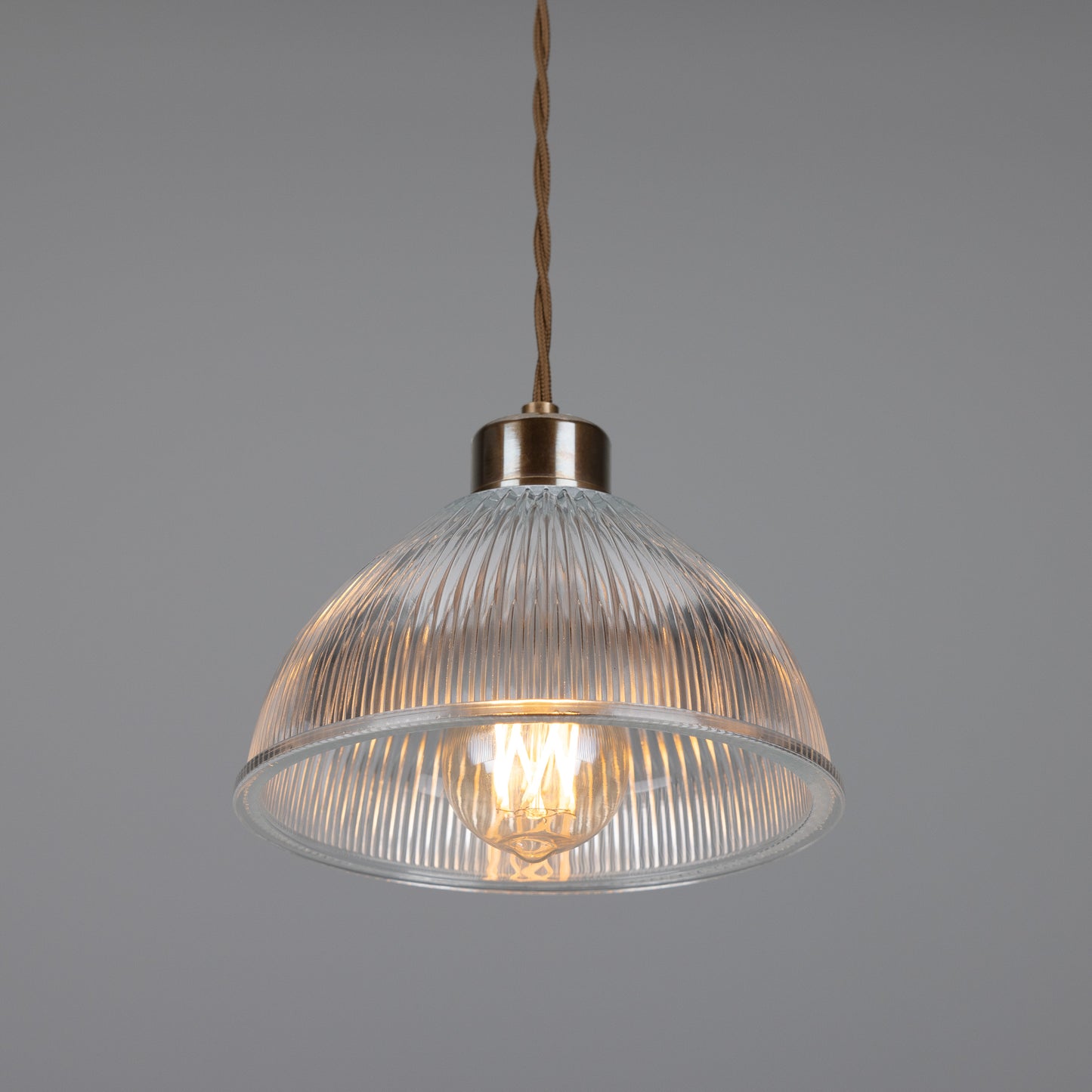 Suspension en verre holophane vintage Boston