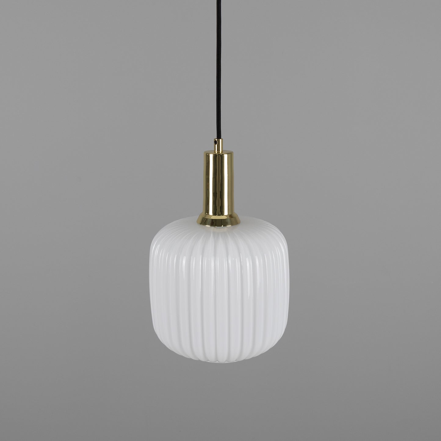 Pendentif Nahla en verre cannelé et laiton