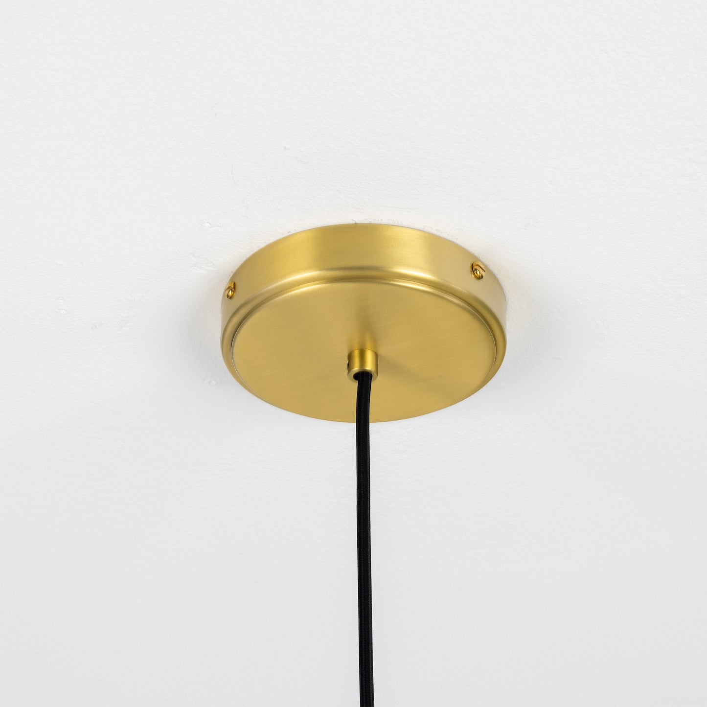 Pendentif Nehir en verre cannelé et laiton