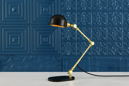 Lampe de bureau en laiton à bras réglable Puhos