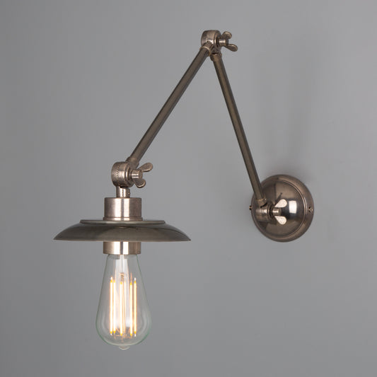 Lampe de tableau vintage Reznor à bras réglable et ampoule nue