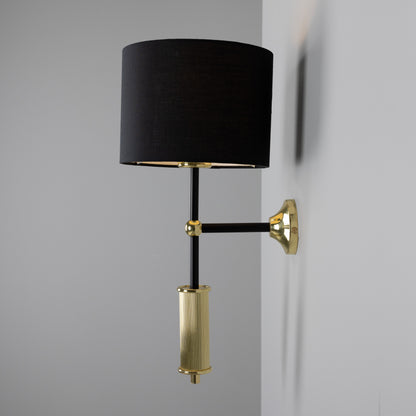Applique murale contemporaine Gorey en laiton avec abat-jour cylindrique en tissu