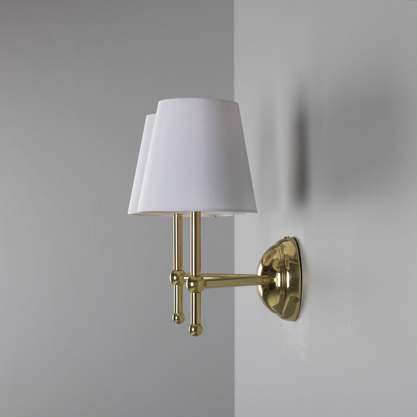 Applique murale double moderne en laiton Bursa avec abat-jour en tissu