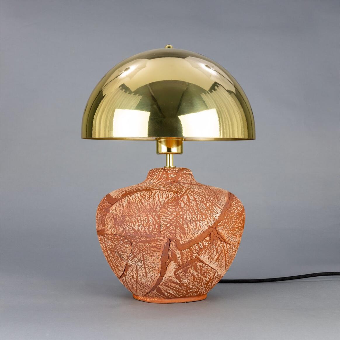 Lampe de table en céramique Lawson avec abat-jour en laiton.