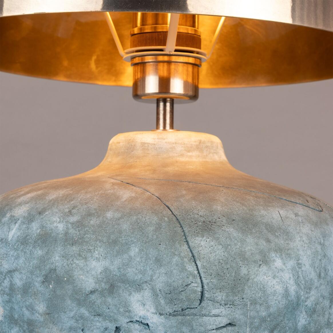Lampe de table en céramique Lawson avec abat-jour en laiton.