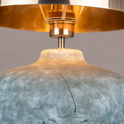 Lampe de table en céramique Lawson avec abat-jour en laiton.