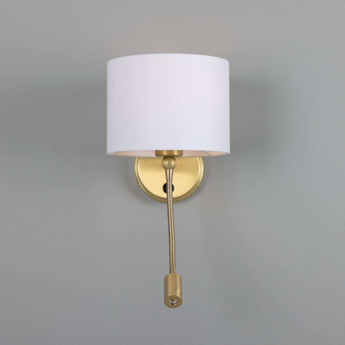 Applique murale Longford en laiton avec bras flexible et projecteur de lecture
